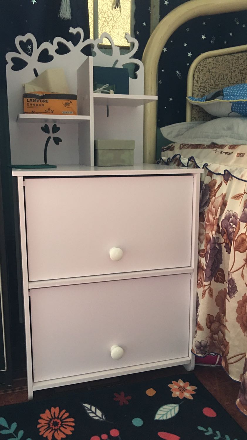 Tủ vận chuyển bị gãy cái trái tim T_T nhưng ráp lại thì nhìn vẫn ổn... tủ hơi mỏng manh tí, để đồ nhẹ thì ok... nói chung cũng hài lòng trong tầm giá, chỉ có bị mất xíu thẩm mĩ ngay mấy cái trái tim thôi