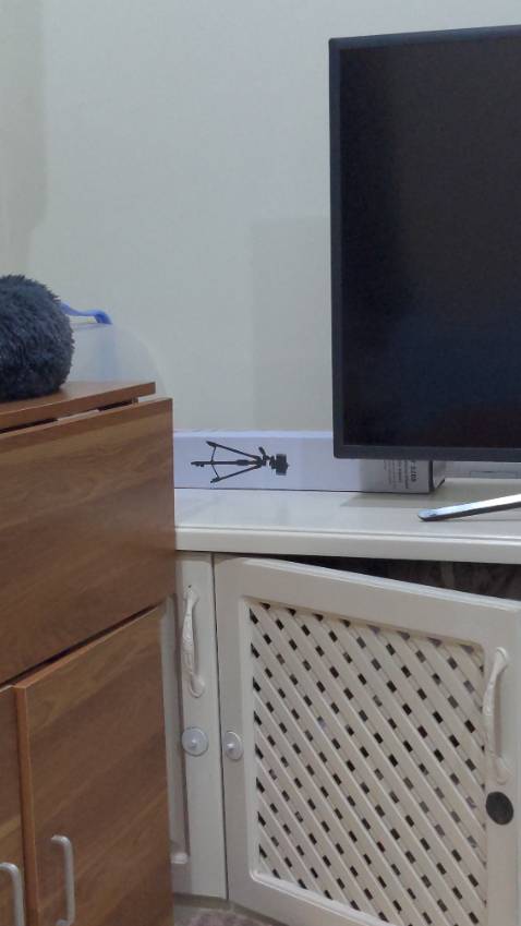 Nhẹ, gọn, hợp điện thoại. Nếu dùng quay phim phải có kẹp điện thoại khác tích hợp ngàm gắn thêm mic hoặc đèn