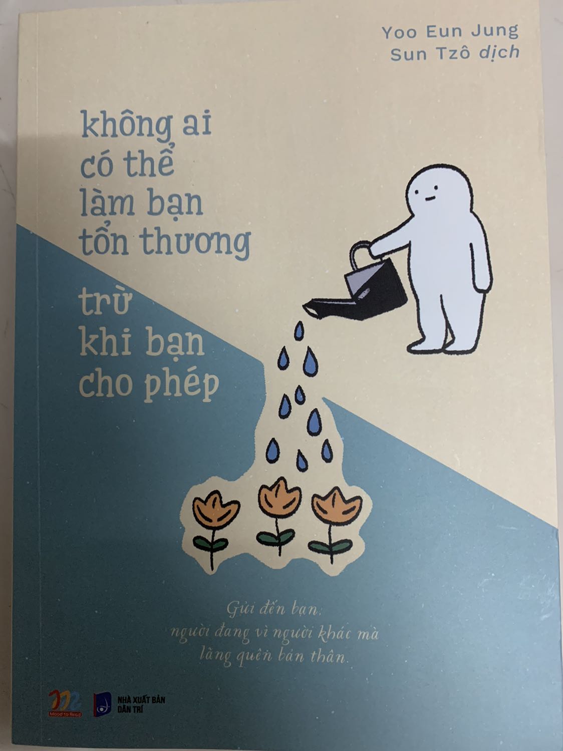 / với những ai đang mang trong mình nhiều năng lượng tiêu cực, cảm thấy áp lực khi ôm quá nhiều việc,... thì cuốn sách sẽ mang lại những lời khuyên hữu ích. Nội dung ngắn gọn nhưng rất hay. Mua trong dịp tiki giảm giá cuối năm chỉ 1 nửa giá. Sách mới hoàn toàn. Shipper giao hàng nhanh, thân thiện.