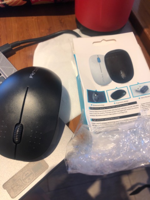 Đang ở ngoài quán cafe, cần gấp nên mua dùng tạm, và hụt hẫng là mất 85k nhưng ko xài được, đã cố gắng gắng pin ra vô chục lần vẫn ko dc