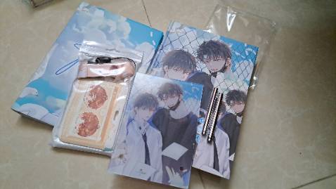 Đầy đủ pk, giao nhanh hơn dự kiến
Nhưng mà gói hành lại không ổn chút nào, t mua 2q đb, cái std nó để quyển khác đè lên, cũng may là k bị gãy std.