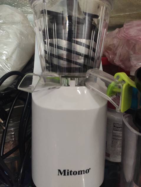 Mới ép được vài lần thấy ép tốt. Mới ép hoa quả mềm. Chưa thử ép ổi xem như thế nào. Không biết máy có được lâu dài hok?