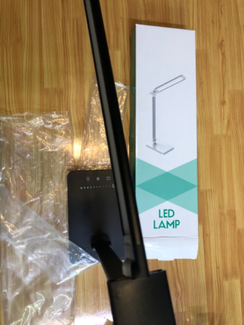 Thiết kế đẹp vs nhiều góc độ bẻ được sử dụng tiện lợi lắm ạ , độ sáng cũng tốt