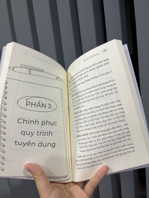 Sách rất hay và hữu ích cho những người mới ra trường như mình. Tác giả chia sẻ kinh nghiệm thực tiễn và áp dụng được ngay