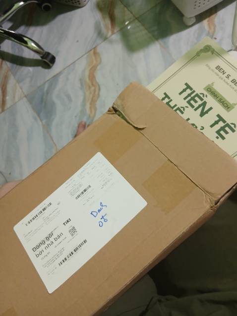 combo 3 cuốn nhưng khi ở hàng tôi chỉ nhận được một cuốn Tiền Tệ Thế Kỷ 21, tôi hoàn toàn không nhận được 2 cuốn còn lại