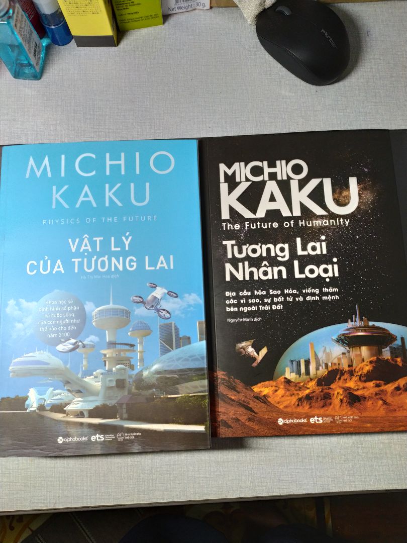 Mua combo của GS Kaku, tình cờ đọc và thấy hah đặt mua, 1 ngày sau giao, rất đẹp về phần trình bày và chất lượng, FAHASA để ahahmove giao hàng đóng gói khá kĩ càng, nội dung rất thú vị và cuốn hút, CÓ DẪN CHỨNG RÕ RÀNG cuối trang vì đây là công trình nghiên cứu chứ k phải tiên đoán. Thật sự rất thích cách GS dẫn dắt câu chuyện dễ hiểu