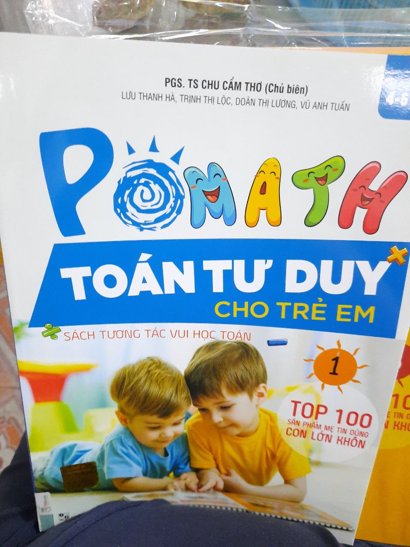 sách dày dặn, chất lượng in tốt. Nội dung thú vị, không phải chỉ mỗi toán mà còn tập được một số kỹ năng khác. bé nhà mình học có vẻ hứng thú.