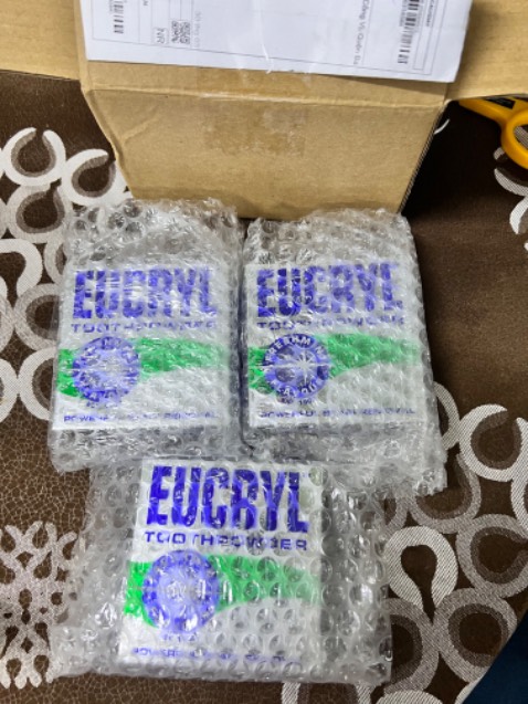 Bột trắng men răng EUCRYL shop bán là hàng chính hãng 100%, mình đã dùng nên biết chất lượng tốt, mùi bạc hà thơm miệng và răng trắng dần lên sau 2 tuần sd. Tặng shop 5⭐️ và cảm ơn đã bán hàng tử tế