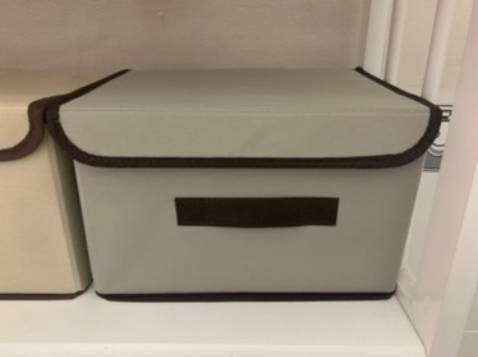 hộp vải rất chắc chắn, shop giao hàng nhanh nữa mà h dọn phòng mới quay đc, màu đúng hình mình rất thích lun, đựng đồ mỹ phẩm rất gọn và tiện nè 😊🥰

đã từng mua loại giống na ná nhưng là của trung Quốc nhưng dùng nó chán và độ bám ko có, lại không chắc chắn!! nên hơi èo uột, màu sắc thì cũng ko tươi lắm! lô này mình thực sự ưng ý vì là màu sắc nó tươi, nhìn bên ngoài đẹp hơn hẳn ảnh chụp!! máy mình hơi cùi á!! ko bật lên được!! mọi người nên mua xem thêm. đảm bảo thích luôn, set này có 2 chiếc to và nhỏ nên đựng đồ đa dạng!