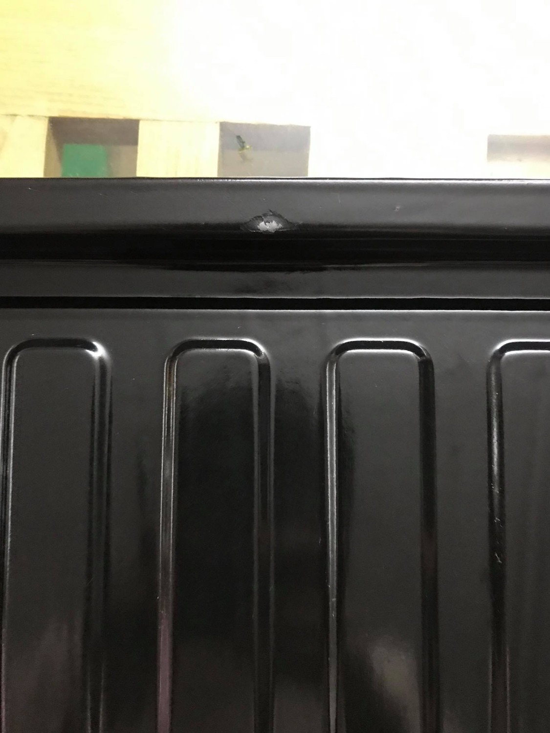 Mình đặt TikiNow để được giao hàng nhanh và có trả phí giao hàng nhanh. Dự kiến là ngày 11/4/2020 (Thứ 7) nhận được mà đợi cả ngày không thấy đâu. Gọi Đt lên tổng đài nhiều lần mà mãi đến thứ 3 ngày 13/4 mới nhận được hàng. Ngày nhận hàng đúng bằng ngày giao hàng được miễn phí. Mình nhận được muộn nên cũng lỡ việc. Lò nướng thì hoạt động ổn nhưng khay của lò bị sứt. Nếu được xin đề nghị Tiki hỗ trợ đổi cho khay mới và hoàn lại phí giao hàng nhanh.
Bình thường mình rất hài lòng vì việc giao hàng của tiki vì nhanh chóng, hiệu quả nhưng lần này thật sự thất vọng. Giả sử vì covid mà chậm đơn thì phải thông báo cho khách hàng để được thông cảm tránh mất thời gian của nhau.