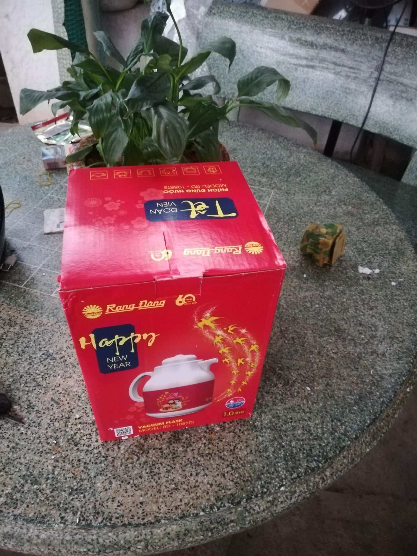 Sản phẩm rất tốt, nhưng không có màu đỏ, sản phẩm Viêt Năm chất lượng tốt, shop phục vụ tốt, đơn vị vận chuyển giao hàng nhanh, nhân viên giao hàng tận tình. Shop đạt 5*.