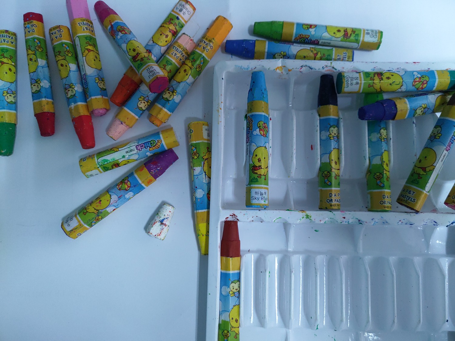 Nhận hàng về mở ra rất thất vọng, hàng bị mở ra trước, bút gãy và lem bẩn. Thất vọng về cách bán hàng của công ty. Nhận hàng về mở ra rất thất vọng, hàng bị mở ra trước, bút gãy và lem bẩn. Thất vọng về cách bán hàng của công ty.