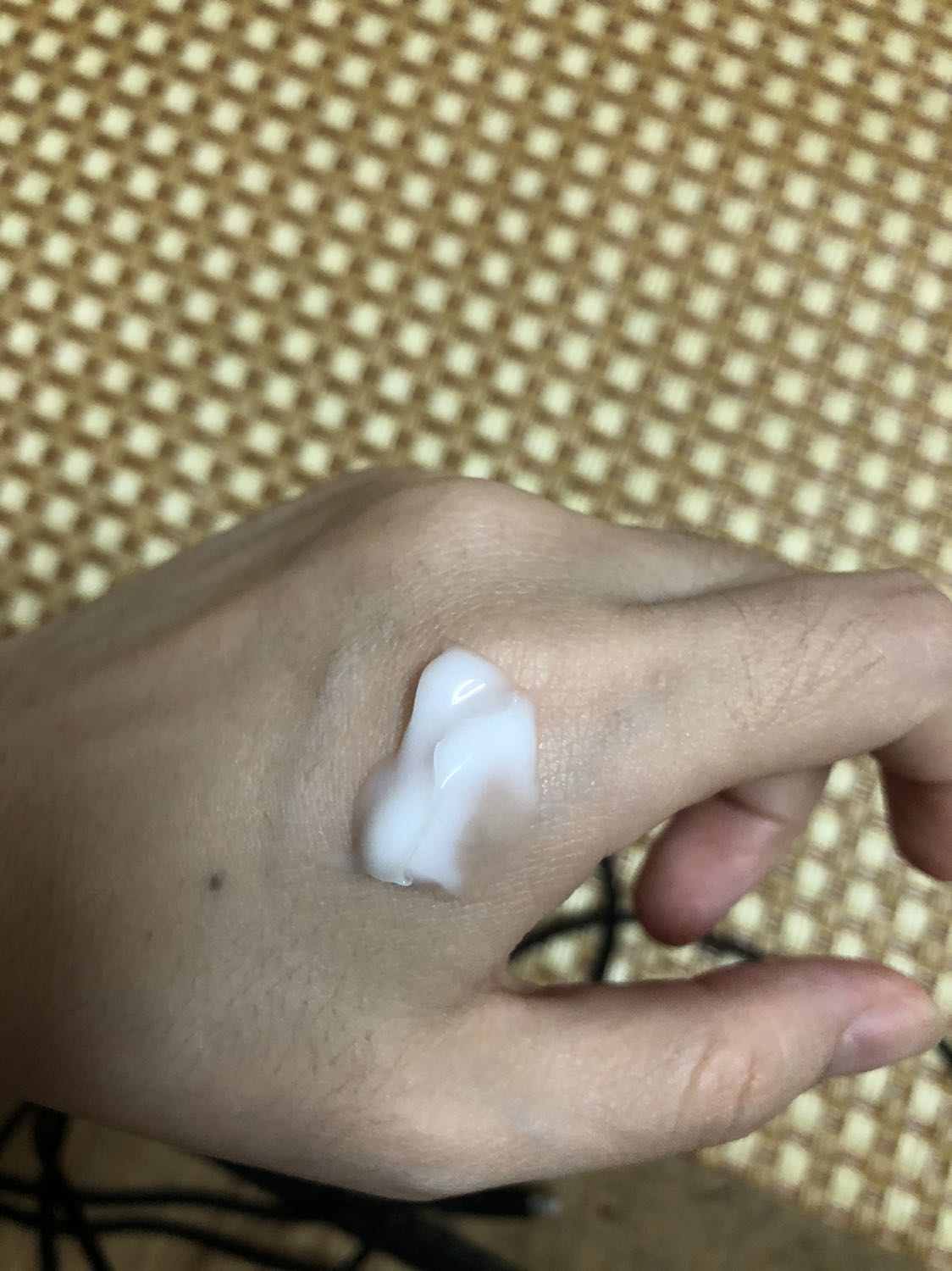 Sp gói cẩn thận, chuyển phát nhanh. Nhưng mà khá là lâu khô. Dính dính lâu rất là khó chịu. Mùa khô đông có vẻ hợp, tháng 11 ở đn trời hơi se lạnh nhưng vẫn thấy chưa hợp lắm