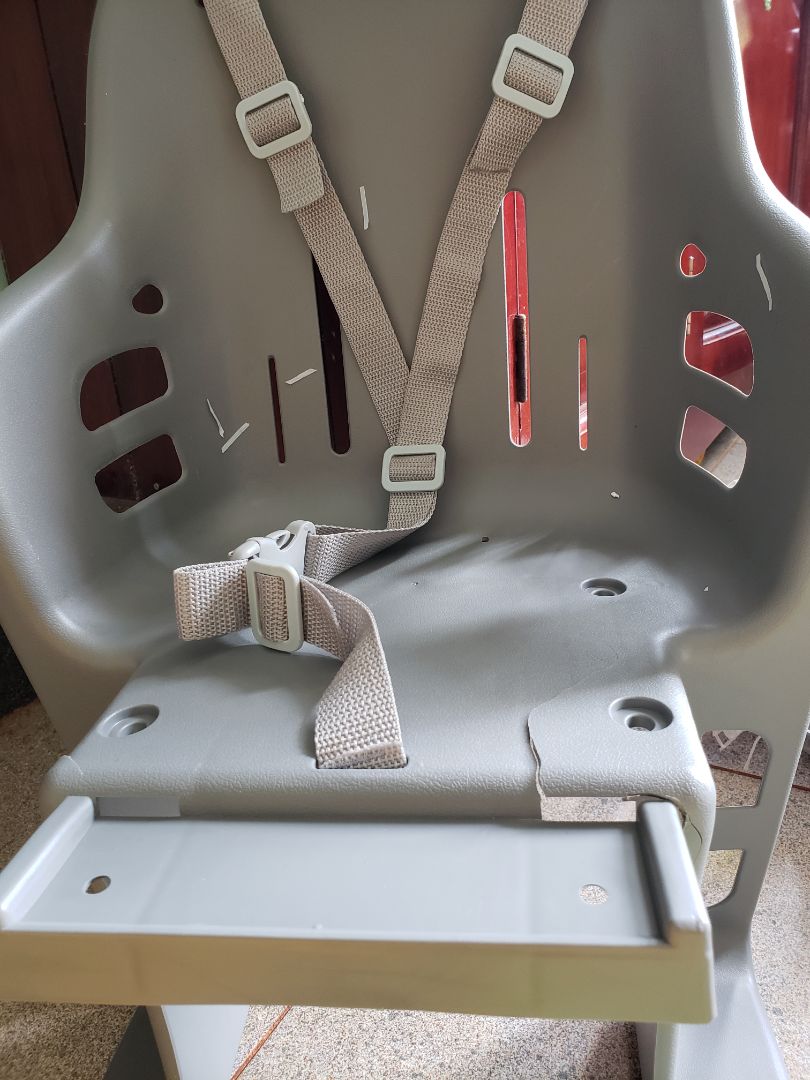 Mình nhận được hàng và mở ra thì thấy xe ngồi bị nứt, bể như hình. Mong Tiki giải quyết sớm giúp.