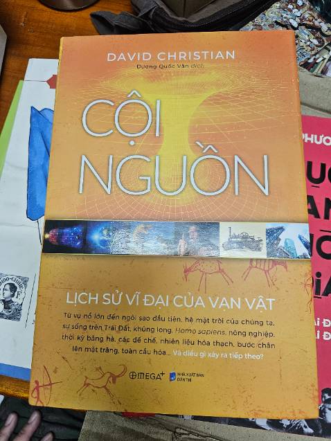 Sách bìa cứng rất đẹp. Quyển này muốn mua lâu rồi mà giờ gặp đợt giảm giá lớn nên mua luôn.
