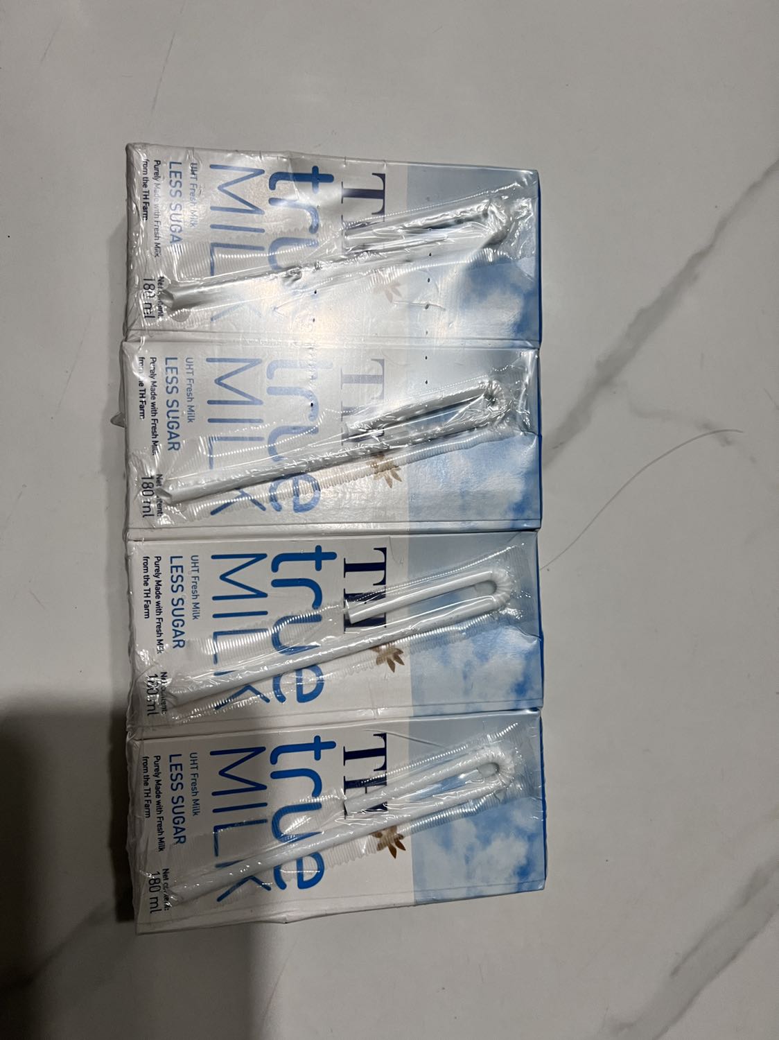 Sản phẩm mua lúc giá còn mềm, hàng giao trong ngày, giao siêu nhanh luôn, đóng gói cẩn thận, nguyên vẹn cả thùng bên ngoài lẫn bên trong, date sản phẩm mới và còn rất xa. Cảm ơn tiki và shop !