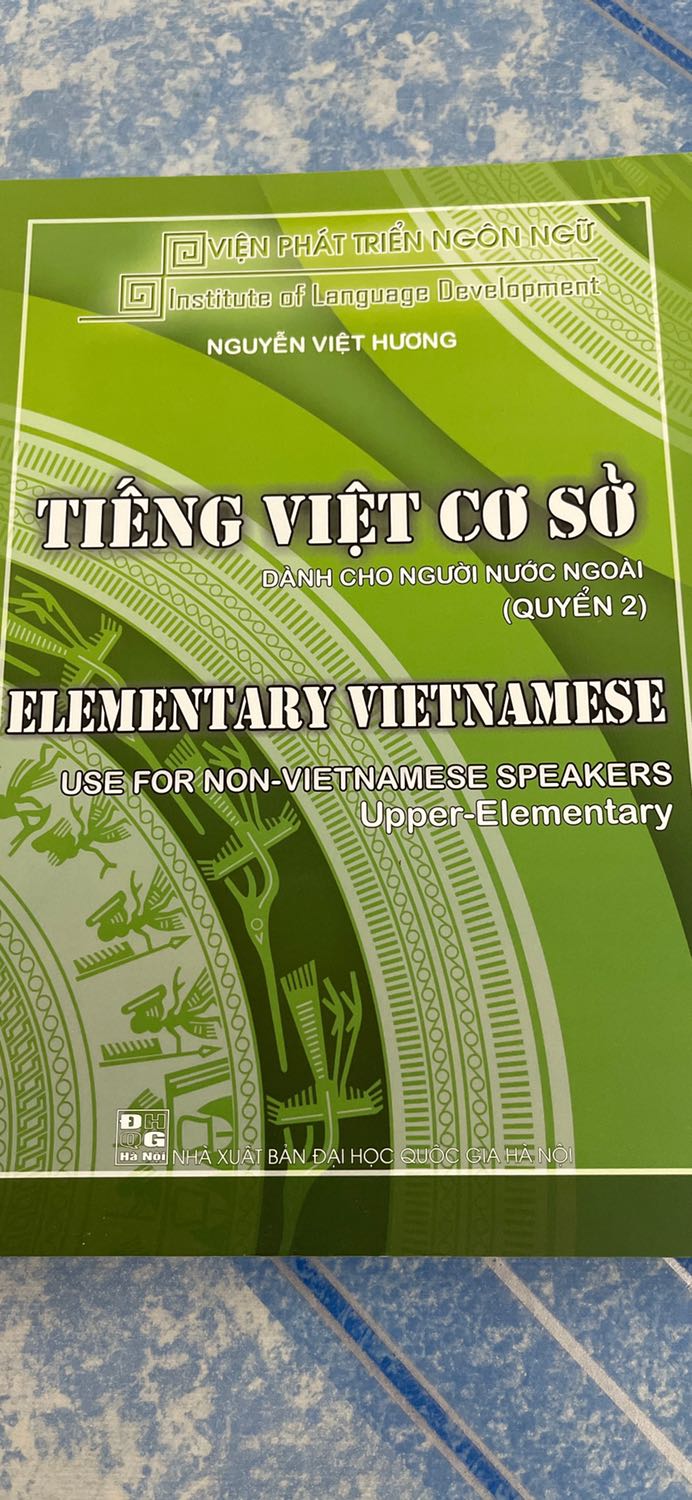 Nội dung tốt, phong phú. Lưu ý là cả bộ 4 cuốn đều có audio giọng bắc, nhưng audio phải tải trên mạng, không có hướng dẫn tải ở đâu trong sách