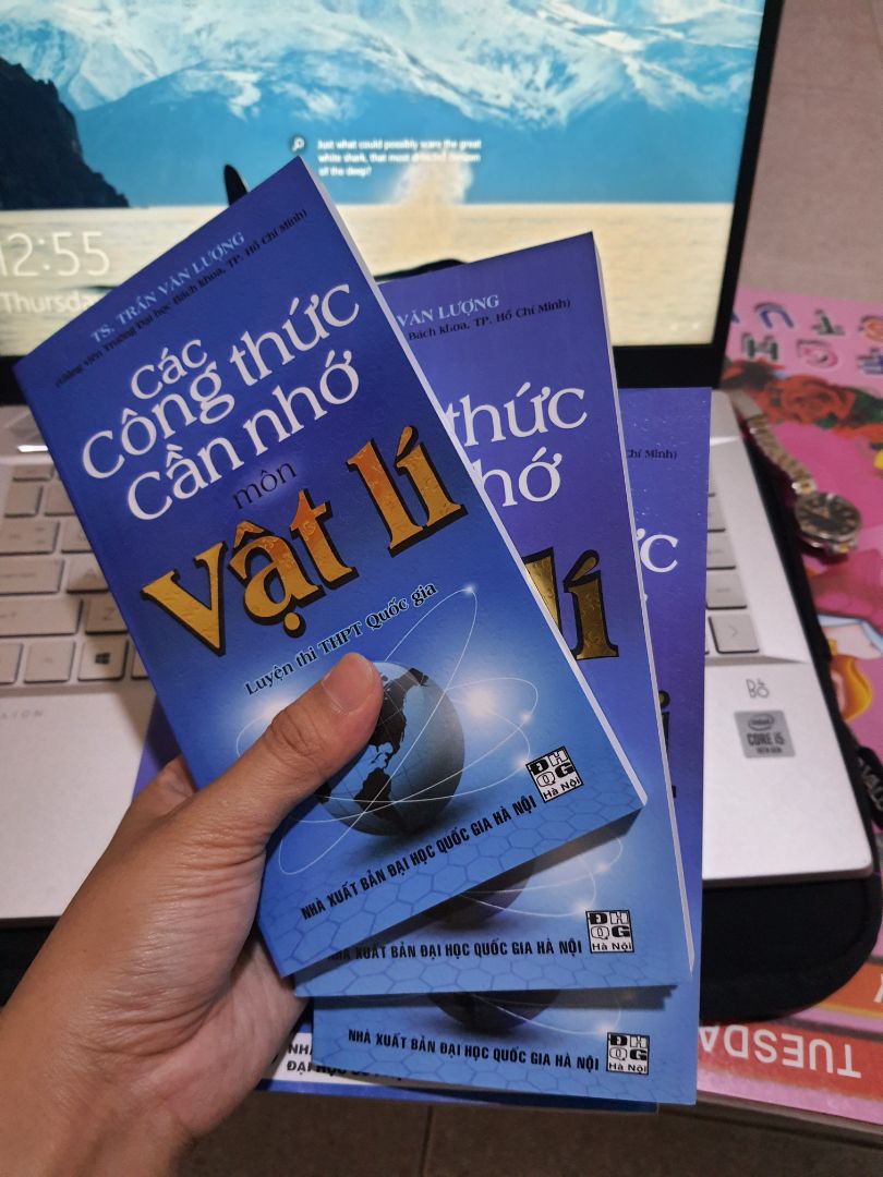 rất thích hợp cho HS mà mình luyện thi?‍♀️ 
mình đã học thầy "Lượng"  rồi. nên sách của thầy rất chất lượng. 
giờ mình là GV rồi vẫn muốn HS của mình theo sách này để tổng kết các công thức cần học. 
giao hàng nhanh. sách đẹp. gói cẩn thận. cảm ơn tiki