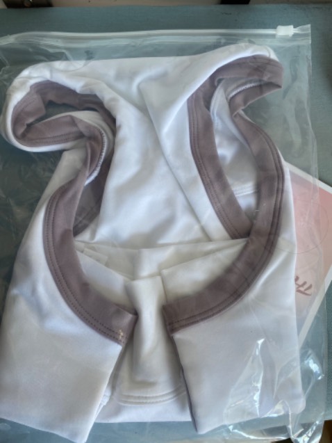 Thấy review tốt quá nên m cũng mua thử xem thế nào. Mà đúng áo chất lượng thật. Chất vải mịn, đường may tinh tế, form áo đẹp.
Điểm 10 cho chất lượng.