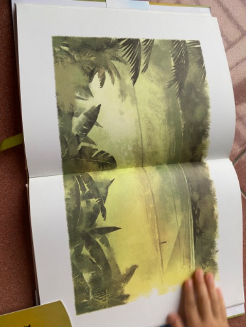 Sách Giao rất nhanh ah
Sách thiết kế bìa cứng có áo bọc ngoài và đánh dấu trang nhé ah
Nội dung có những nỗi buồn và có khi khắc khoải