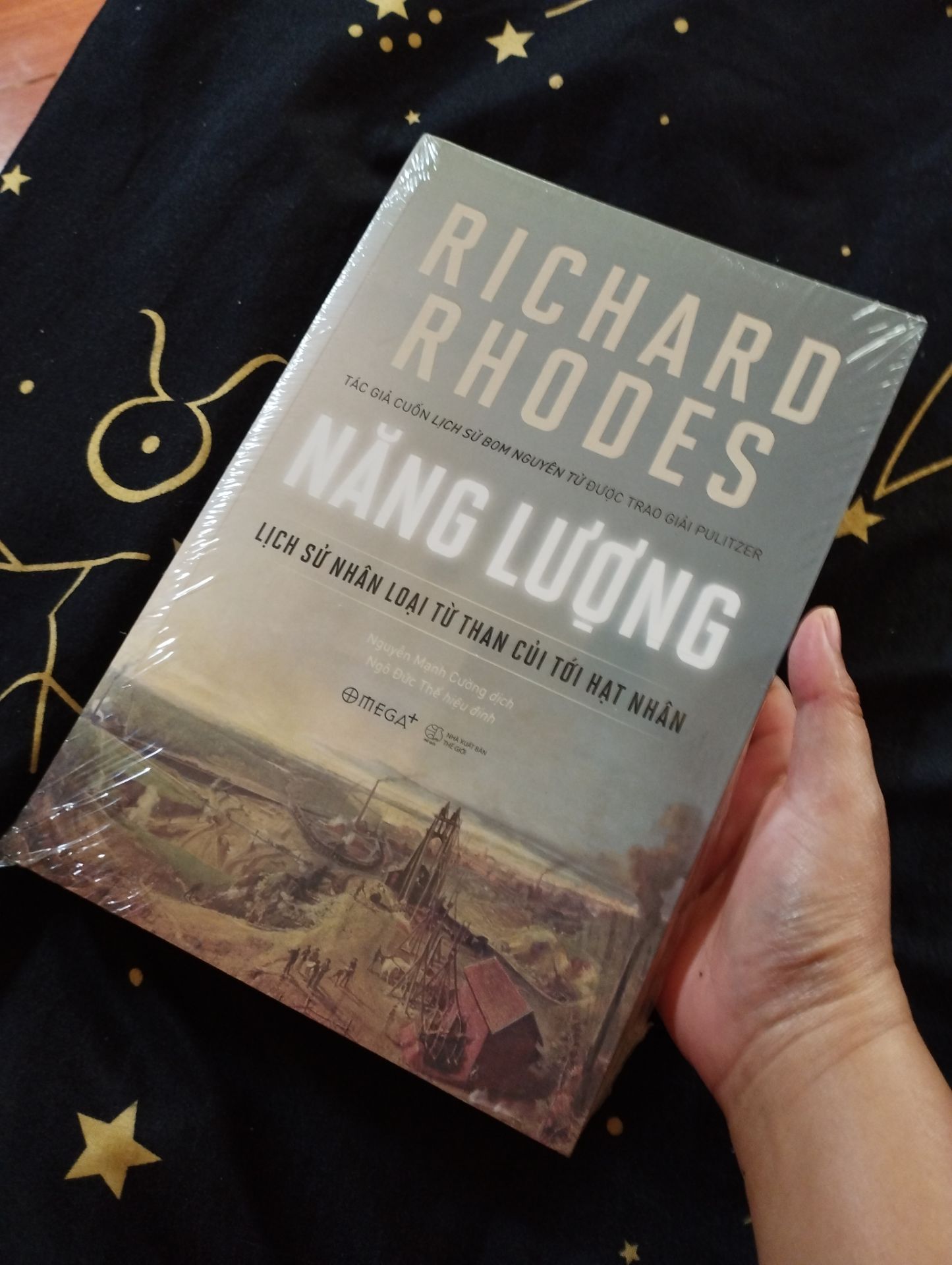 Sách mới đẹp, bọc cẩn thận. Giao hàng nhanh