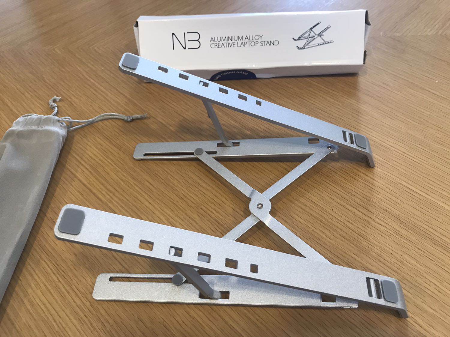 Tiki giao hàng sớm hôm nay so với ngày 8/11 thông báo khi đặt hàng ngày 30/10. Hàng đóng gói kỹ, đảm bảo chất lượng đến khách hàng. Đế tản nhiệt chính hãng Horizen đúng như cam kết, rất tốt khi sử dụng. Đây là đế  Horizen thứ 2 tôi mua cho gia đình, mọi người nên mua và sử dụng.