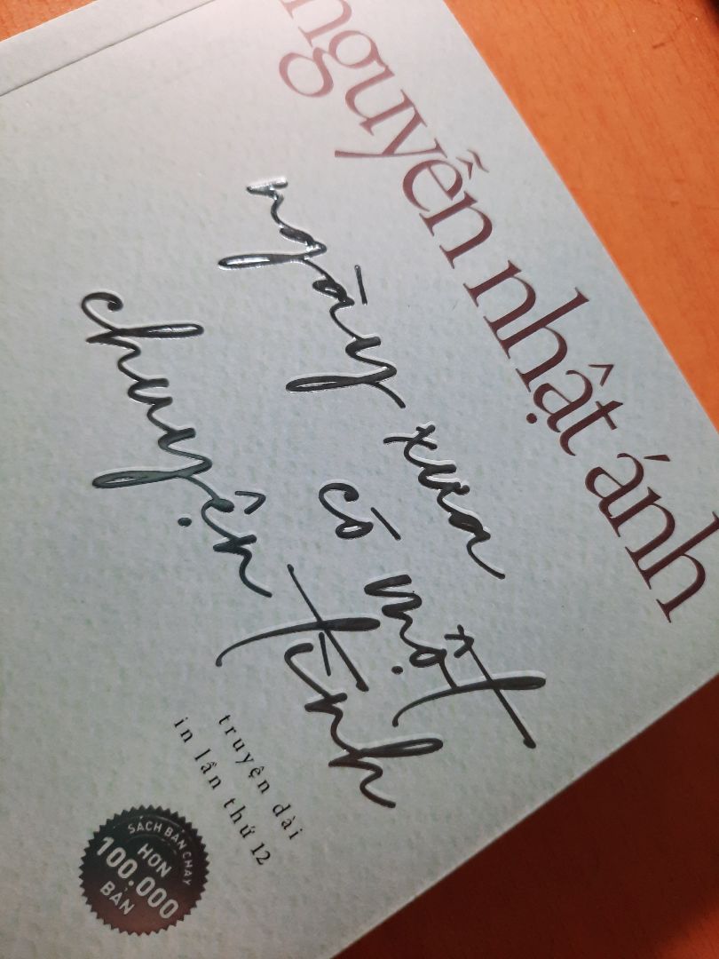 bìa đẹp lắm lun á chời ơi, chất giấy cực mịn, font chữ đẹp lắm, có bookmark nữa, nội dung mình chưa đọc nma đọc review thấy hay í nên mua