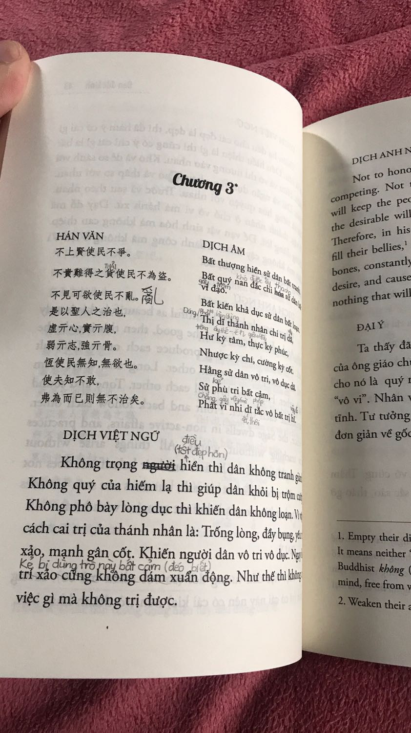 Giao nhanh như hẹn lịch. Tối order sáng nhận hàng luôn chứ, nhanh ghê gớm.
Sách này đọc để tự ngẫm nên mua bản 3 thứ tiếng này rất tiện cho mình.
Chung quy lại là Lão Tử sống chảnh !
Để Chảnh mà vẫn có người theo thì phải nổi trước đã. Trước đấy Lão Tử nổi như nào tôi không biết
chứ vừa chìm vừa chảnh thì đúng là ko ai để ý đâu
nên sống biết điều, chảnh chúa vừa phải thôi 😅