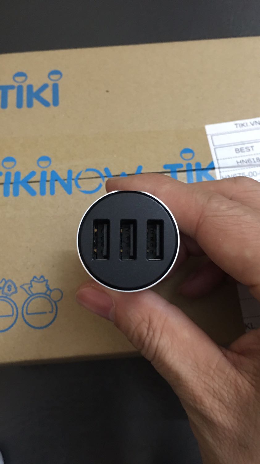 Gọn, sạc 3 thiết bị cùng lúc hơi chậm