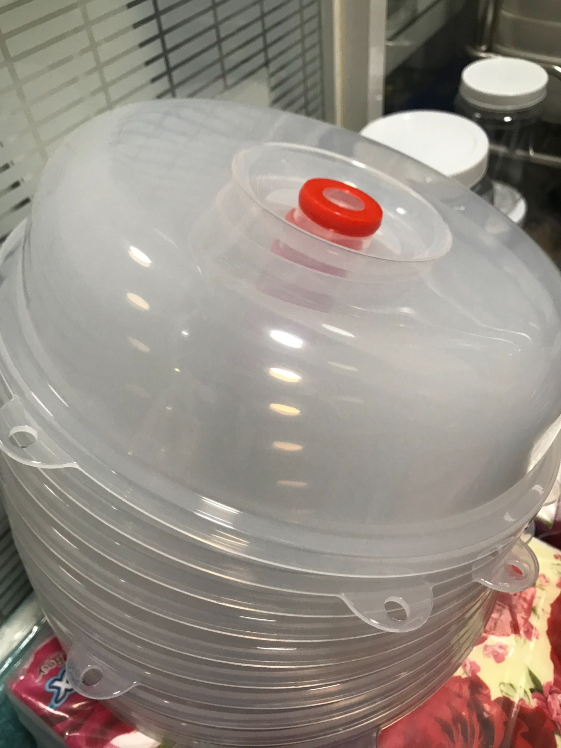 TIKI giao không phải hộp thực phẩm, giao nhầm nắp đậy lò vi sóng