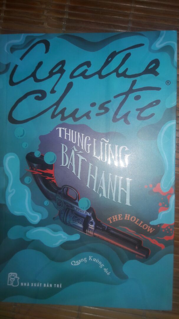 Sách đóng gói cẩn thận, giao hàng nhanh nhưng mình để 4sao vì góc sách bị xước nhìn chán lắm, sách còn bị dính bẩn khó tẩy nữa. Vì sách có màng bọc nên mình biết là lỗi nhà sản xuất, ko phải lỗi Tiki nhưng thực sự mở ra thấy sách như thế hơi hụt hẫng.