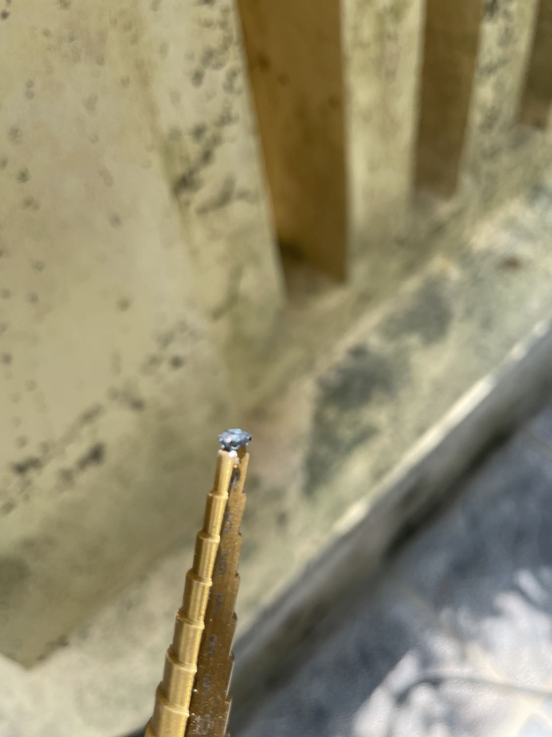 khoan được một lỗ thì toét mũi luôn