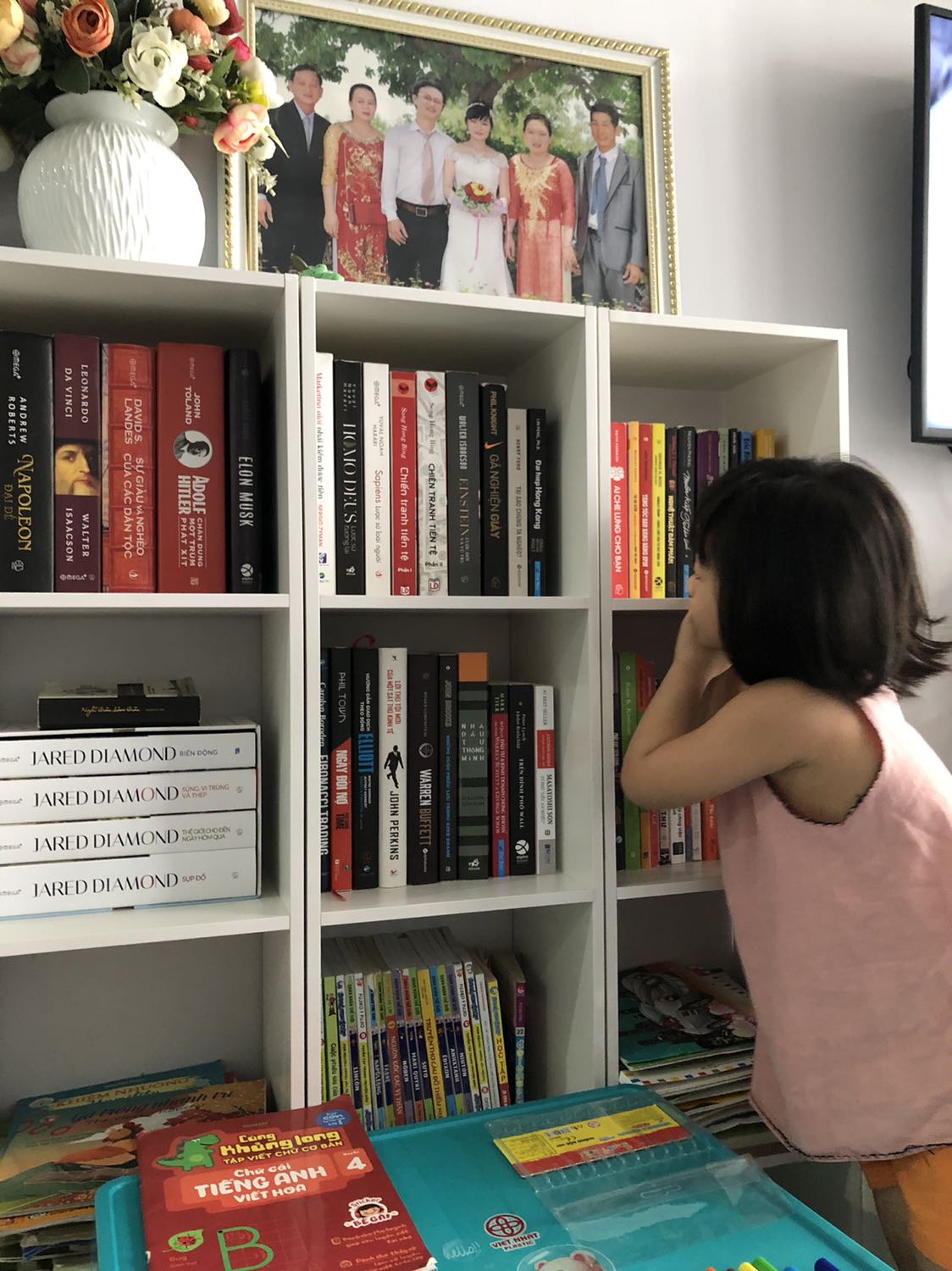 Nội dung ok, có tính thực tiễn. Tuy nhiên kiến thức không phải là mới so với các sách đầu tư khác. Giá bán sách so với các sách cùng thể loại là quá cao. Dường như đây là phong cách làm sách của Happy live, luôn bán sách mắc hơn nhiều so với các sách cùng loại dù sách lúc nào cũng ít kiến thức hơn, nội dung ít hơn.