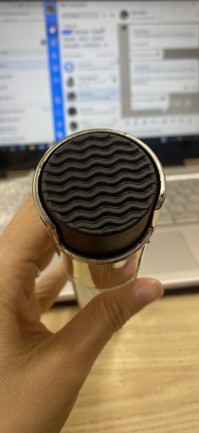 Ảnh mua không giống hình minh hoạ. Từ bao bì đến tên thương hiệu. Đường nét gia công kém chất lượng, thuỷ tinh đục. Nói chung là ko có điểm gì để  khen.