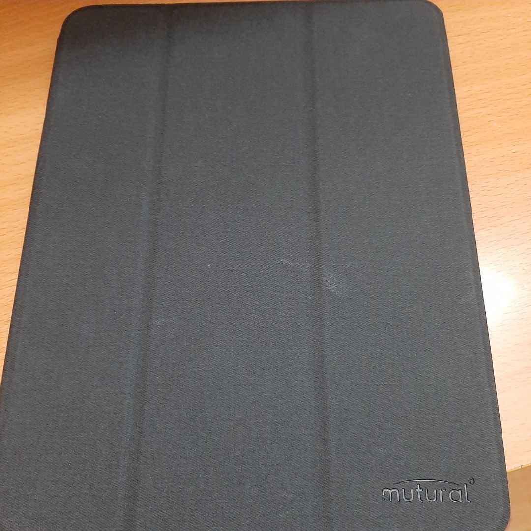 bao này dễ bị bám bụi bẩn. phần lỗ loa bị bịt 1 chút. còn lại thì đều ổn