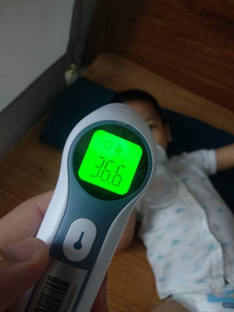 nhiệt kế đo nhanh, bắn cái ra kết quả luôn không như cái microlife cũ của mình mất 1 lúc. chế độ em bé và to nhiệt độ đồ vật và phòng chuẩn. có cái đầu đo tai nhưng chưa thử đưuọc