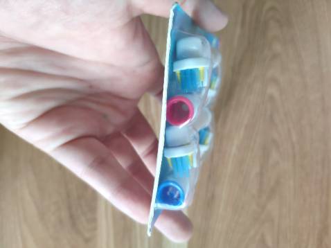 Chuẩn máy Oral B dùng rất thích, cước mềm vừa đủ, giá hợp lý, mình cứ 3 tháng thay 1 lần nên mua vài bộ dùng dần. Đóng gói cẩn thận, giao hàng nhanh. Hài lòng