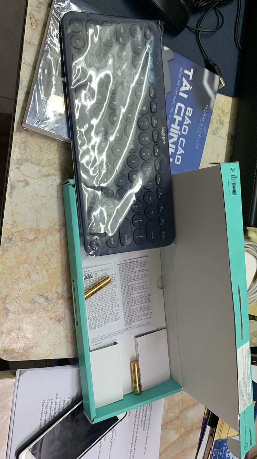 giao hàng nhanh, đóng gói kĩ càng, còn nguyên seal, tự tay bóc tem ra rất đã, phím đánh gõ êm nhạy, nhẹ nhàng, hài lòng với chất lượng cho gái tiền này. Do mình thanh toán bằng thẻ HOME Credit nên còn được giảm thêm 50k là còn 500k, tuyệt vời giao hàng nhanh, đóng gói kĩ càng, còn nguyên seal, tự tay bóc tem ra rất đã, phím đánh gõ êm nhạy, nhẹ nhàng, hài lòng với chất lượng cho gái tiền này. Do mình thanh toán bằng thẻ HOME Credit nên còn được giảm thêm 50k là còn 500k, tuyệt vời