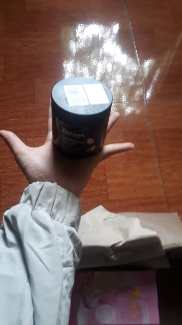 Lần đầu mua hàng tiki.

Về đóng gói thì mk có lời khen cho tiki. Đóng gói đẹp, xịn, mịn, sang và thân thiện với môi trg. Mặc dù trời mưa và kiện hàng của mình có hơi ẩm nhưng ko có gì phải chê cả => Mình ƯNG cách đóng gói

Về sp thì mình chưa dùng. Mình mua vì hàng VN và đc mọi người khen rất nhiều. Nhưng thật sự, hàng CỰC CỰC CỰC KỲ NHỎ so với tưởng tưởng. Nhưng bù lại bao bì sp phải nói là cực đẹp. Và tất nhiên nếu như chất lượng sp tốt thì mình cũng hài lòng thôi.
Chung quy thì ngoài vc sp nhỏ ra thì mình hoàn toàn ưng ý về tiki và sp. Mong lần sau tới có cơ hội trải nghiệm tiki tiếp