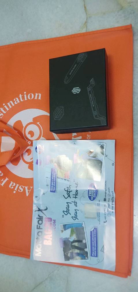 Mua cái ví mà cảm giá như đập hộp điện thoại ấy, shop gói đẹp mà cưng quá, cầm cái vi thấy đáng đồng tiền bát gạo. Mình mua nhiều lần rồi shop còn chủ động nt tặng mã giảm giá, cưng quá cưng. cho 10 sao.