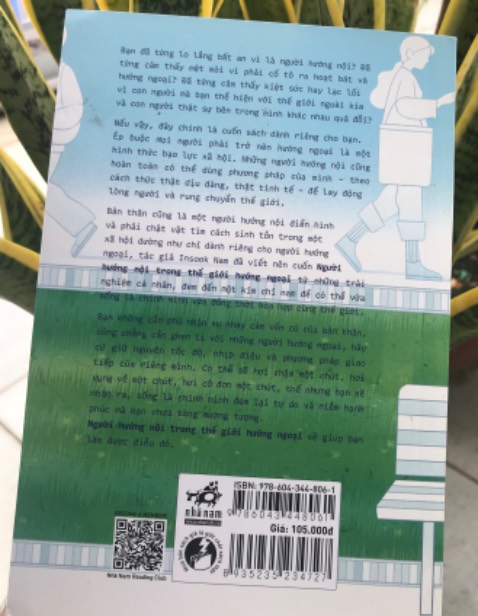 - Tiki giao hàng cực nhanh. Sách mới, đẹp, ko bị hư hại gì 10 đỉm 🤗
- Nội dung: đây là cuốn sách đích thị dành riêng cho những người hướng nội. Sách như một quyển nhật kí ghi lại cuộc sống của người hướng nội, đưa ra những lời khuyên rất bổ ích, giúp người hướng nội sống thật vs tính cách của mình,hài lòng vs bản thân, ko nhất thiết phải chạy đua theo những người hướng ngoại. Mình cũng là người hướng nội nên rất đồng cảm vs những gì tác giả viết.