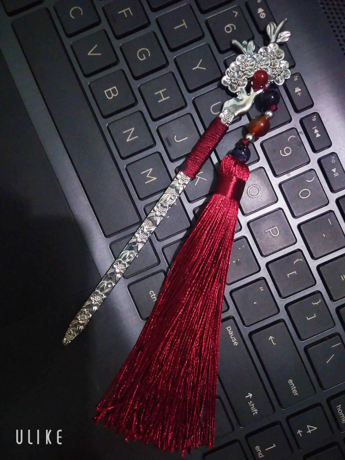 đóng gói kĩ, sản phẩm giống như hình, giao hàng nhanh, bookmark đẹp mắt, rất thích sản phẩm của shop