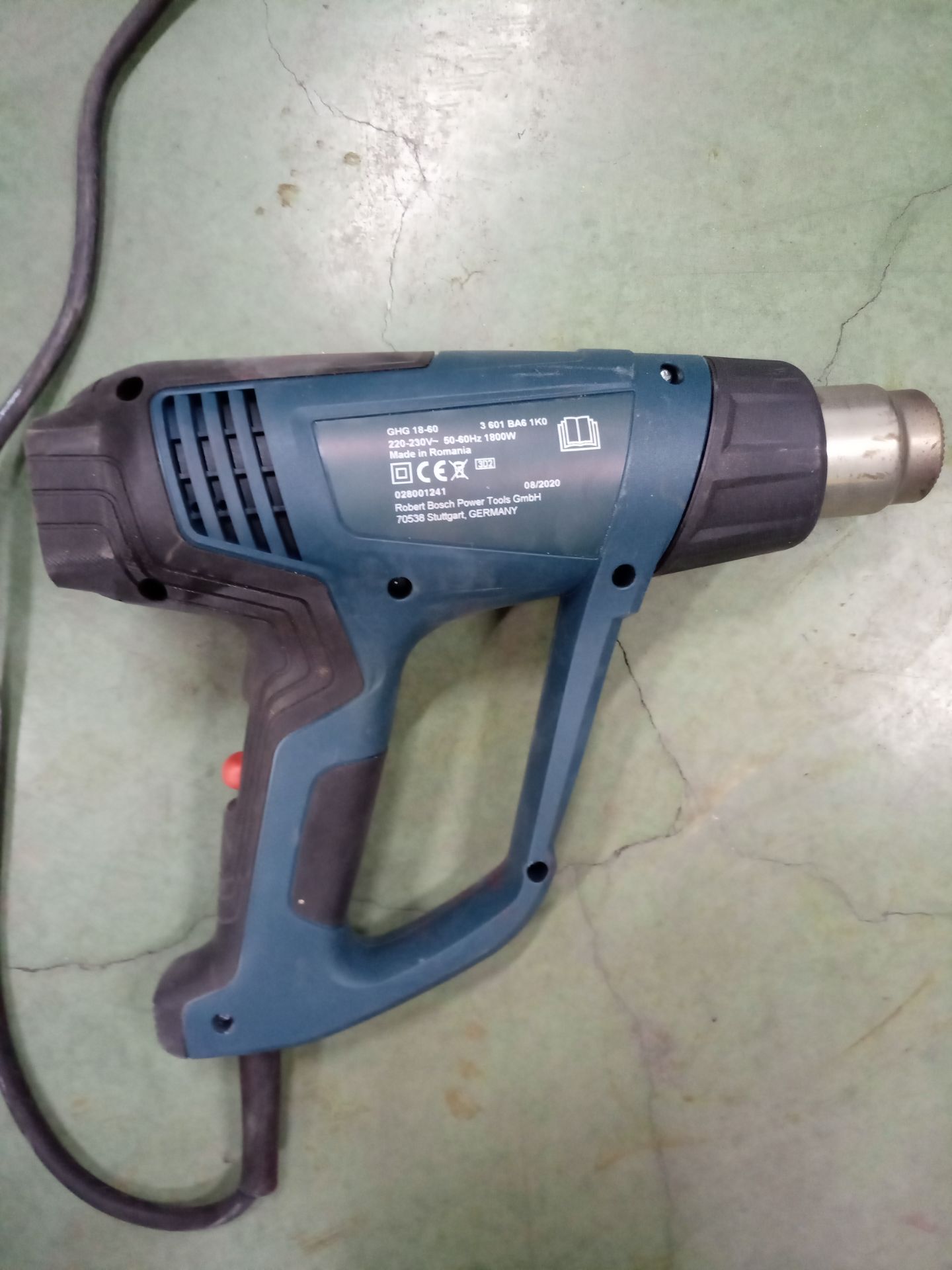 máy chính hãng. dùng tốt. có tem chống hàng giả. Ảnh do đang dùng nên hơi bẩn. Lúc nhận thì mới tinh. good