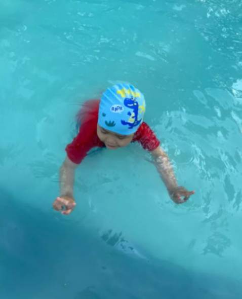 Kính bơi đeo thích lắm , k sợ nước vào mắt nữa