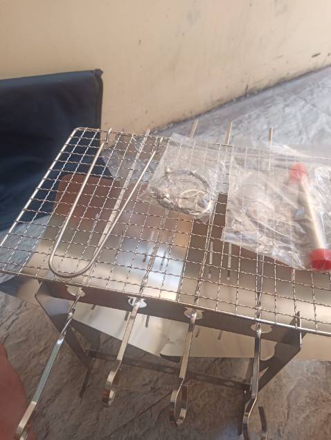 Giao hàng tầm 10 ngày sau khi order, hơi mỏng nên sẽ hơi sắc, lắp đặt dễ dàng, vừa phải, độ bền vs giá trị sử dụng chưa biết vì chưa sử dụng, có túi nhưng nếu túi may thêm quai xách thì tốt hơn, đc tặng ống thổi lửa và cưa dây....