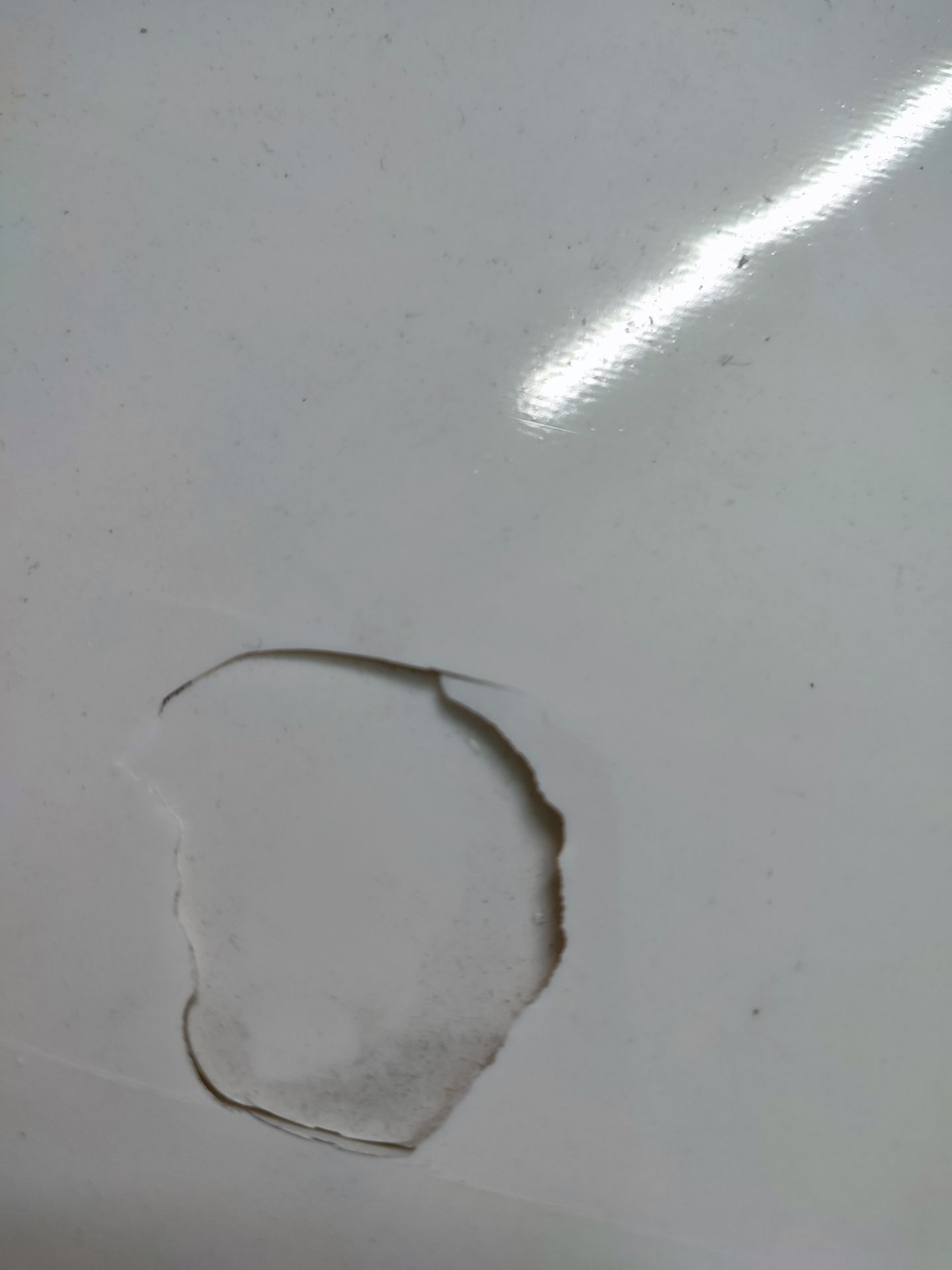 tôi không đồng ý mua chiếc tủ này hàng cũ vết vỡ khá lậu rôi