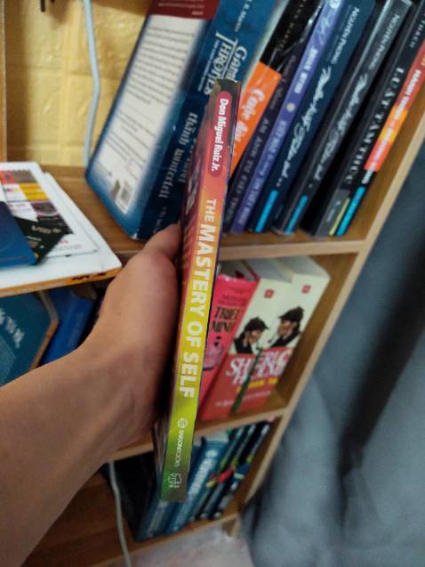 Sách đẹp cực kỳ , tuy nhỏ gọn mà chứa lượng kiến thúc vô cùng bổ ích . Mình phải đọc đi đọc lại nhiều lần mới càng thấm thía được nội dung tuyệt vời mà tác giả muốn truyền đạt . Bạn đừng đắn đo nữa , mua đi. Không hề phí đâu ạ