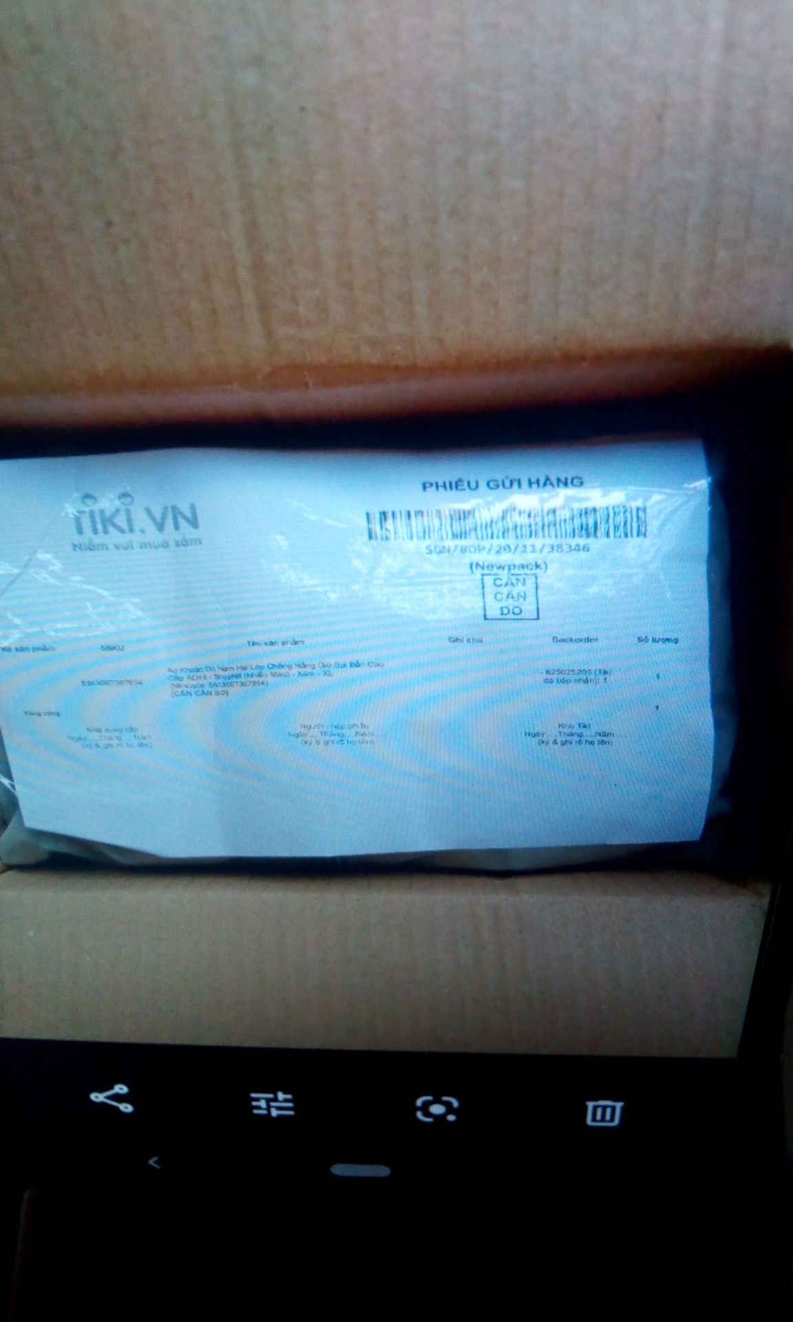 áo đẹp dù mỏng nhẹ sản phẩm đẹp.Tiki đóng gói kỹ đẹp.Cực kỳ hài lòng