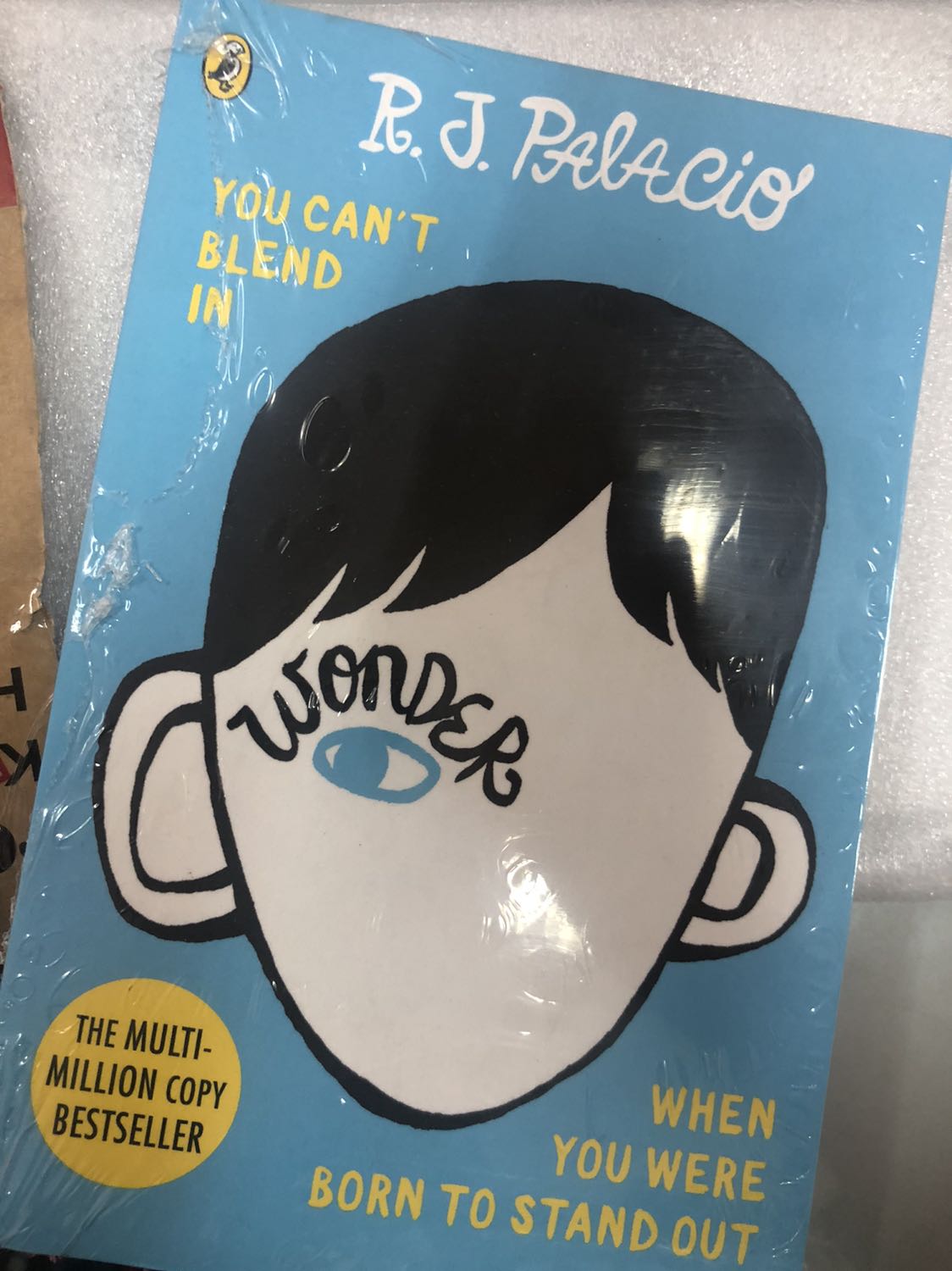 Mình đọc review và quyết định mua sách, dù chỉ mới đọc những chap đầu nhưng thấy sách khá hay. Tuy nhiên m thấy thất vọng về sách gửi cho mình, lúc mở ra nhìn cái bọc rách và sách thì bám bụi bên trong bìa mà thấy thiếu tôn trọng người mua luôn ấy. Mình đọc review và quyết định mua sách, dù chỉ mới đọc những chap đầu nhưng thấy sách khá hay. Tuy nhiên m thấy thất vọng về sách gửi cho mình, lúc mở ra nhìn cái bọc rách và sách thì bám bụi bên trong bìa mà thấy thiếu tôn trọng người mua luôn ấy.