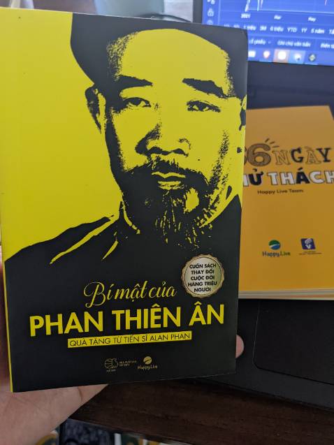 Một cuốn sách tuyệt vời!
 Lúc nhận được hàng tôi không ngờ là nó lại bé đến thế, 1 cuốn sách bé xíu nhưng chứa đựng một báu vật to lớn... 
Lần đầu tiên khi tôi đọc, mọi thứ trong câu chuyện khiến tôi bị cuốn hút, say mê. Nhưng ngày hôm sau khi đọc lại câu chuyện lúc Thiên Ân chia tay Lương Thành tôi đã khóc, tôi đã khóc như chính tôi là Thiên Ân vậy. "Ngày hôm nay tôi sẽ bắt đầu một cuộc đời mới" 
Cảm ơn!